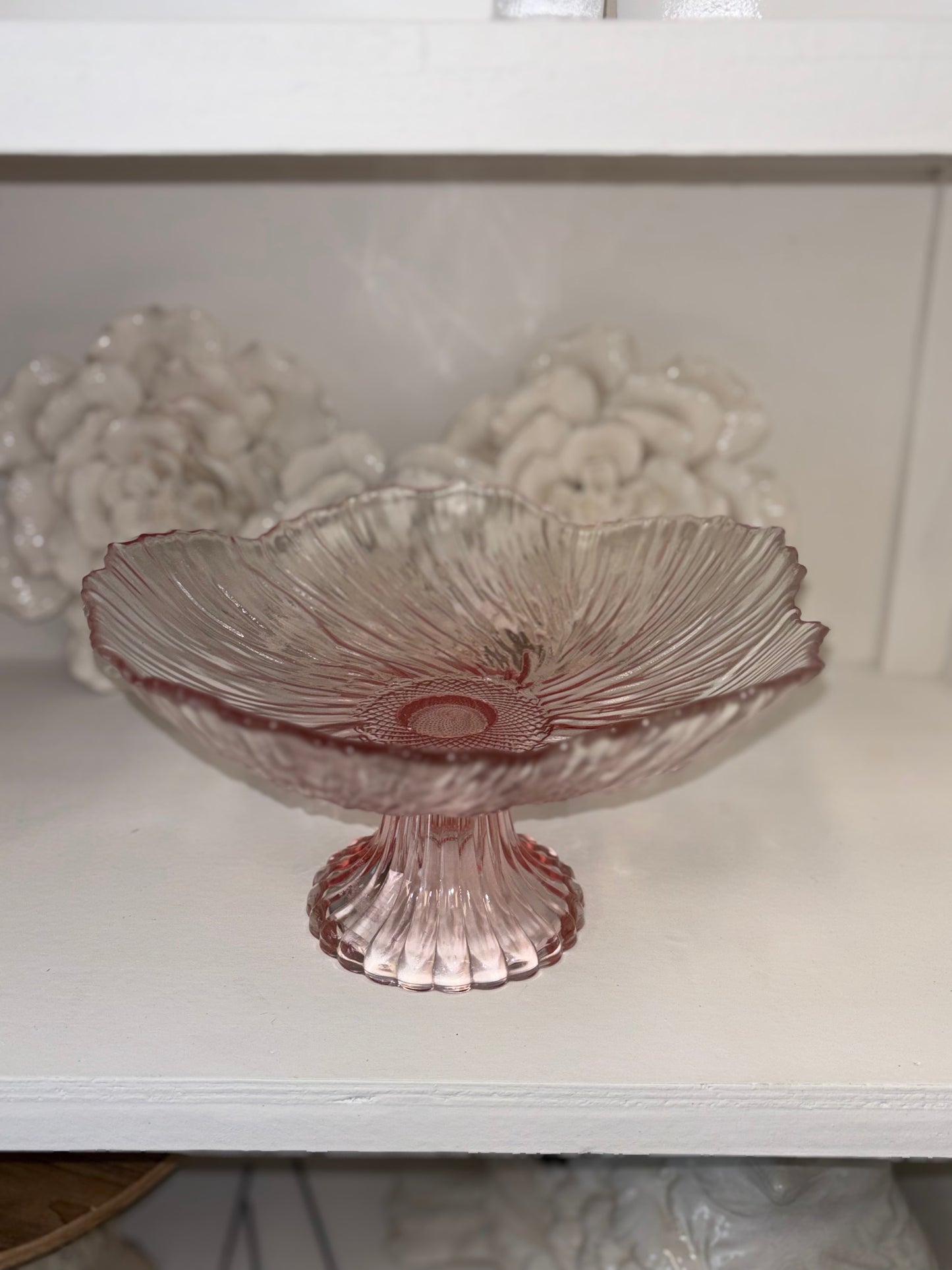 SCALLOPED LIGHT PINK PEDAL CAKE PLATE (LARGE)